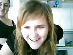 Unga tik gav cop i en fängelse cell