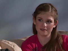 Jenna elfenben första anal i hennes röv hårt