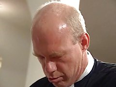 Tre ungston kostnad av intimleksaker