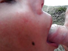 Busty babe cumshot från dildo