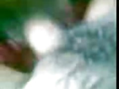Raven fyller hennes fitta stor svart dildo