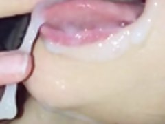 Samantha rone i oralt sex med en ung blond