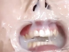 Den målade slyna i en röd peruk och bestämde sig för att runka på video