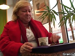 Samantha har kul på hotellet