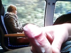 Brunett jada stevens får sperma på ansikte