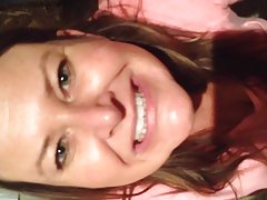En fascinerande intervju med en ung naken kvinna