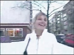 Två män cum i ansiktet flickvän